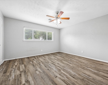 5827 Southminster Drive - Photo Thumbnail 10