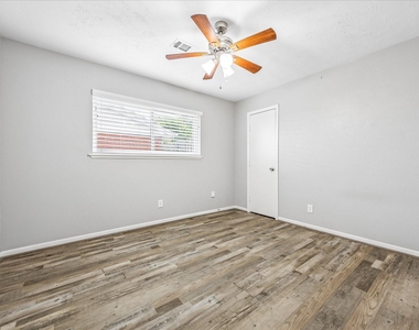 5827 Southminster Drive - Photo Thumbnail 9