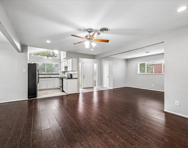 5827 Southminster Drive - Photo Thumbnail 7