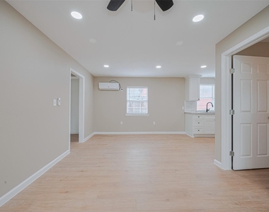 2516 Craigmont Street - Photo Thumbnail 3