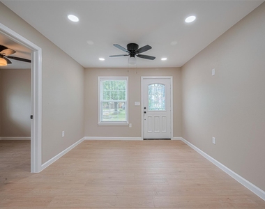 2516 Craigmont Street - Photo Thumbnail 2