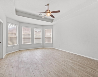9811 Camellia Gardens Drive - Photo Thumbnail 7