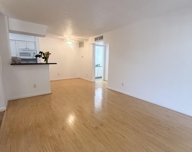 11201 Lynbrook Drive - Photo Thumbnail 8