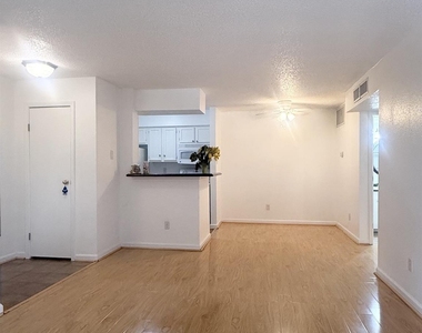 11201 Lynbrook Drive - Photo Thumbnail 20