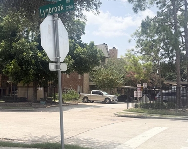 11201 Lynbrook Drive - Photo Thumbnail 4