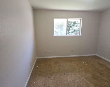 934 Dellbrook Drive - Photo Thumbnail 6