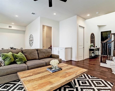 8808 Hollister Pine Court - Photo Thumbnail 3