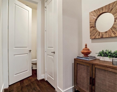 8808 Hollister Pine Court - Photo Thumbnail 9