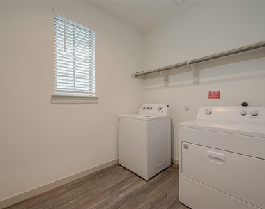 29326 Red Rocks Park Drive - Photo Thumbnail 9