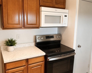 2425 Underwood Street - Photo Thumbnail 6
