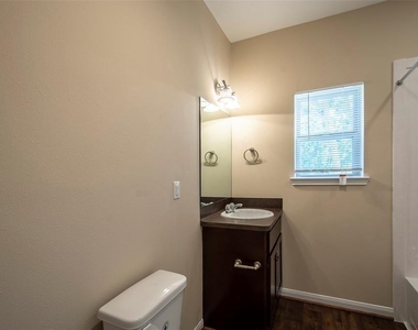 8142 Cabot Street - Photo Thumbnail 8