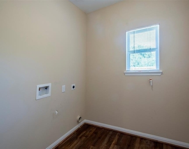 8142 Cabot Street - Photo Thumbnail 12