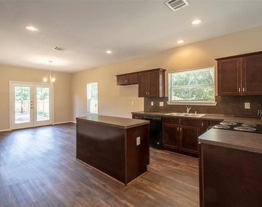 8142 Cabot Street - Photo Thumbnail 4