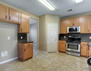 29434 Legends Bluff Drive - Photo Thumbnail 9