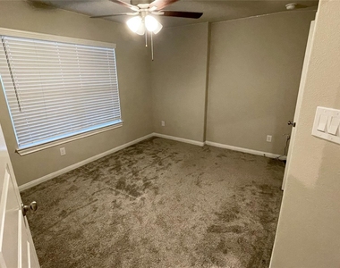 5802 Golden Peak Lane - Photo Thumbnail 14