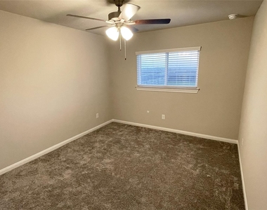 5802 Golden Peak Lane - Photo Thumbnail 13