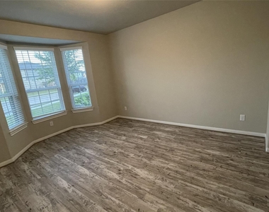 5802 Golden Peak Lane - Photo Thumbnail 8