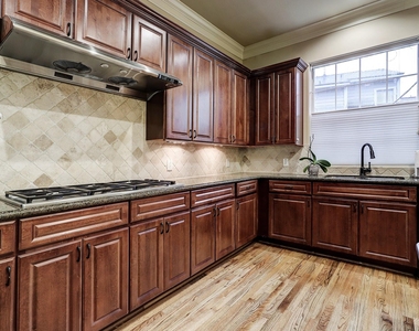 6513 Taggart Street - Photo Thumbnail 4