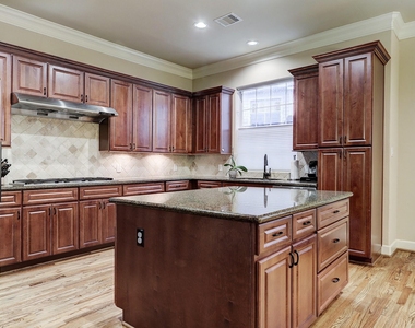 6513 Taggart Street - Photo Thumbnail 2