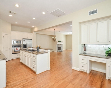 222 Knox Street - Photo Thumbnail 14