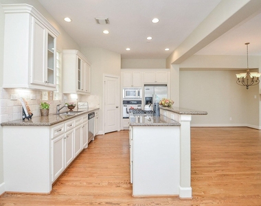 222 Knox Street - Photo Thumbnail 10