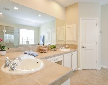 222 Knox Street - Photo Thumbnail 28