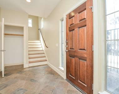 222 Knox Street - Photo Thumbnail 4