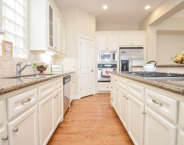 222 Knox Street - Photo Thumbnail 9