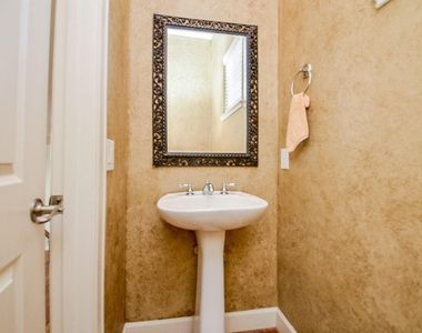 222 Knox Street - Photo Thumbnail 21
