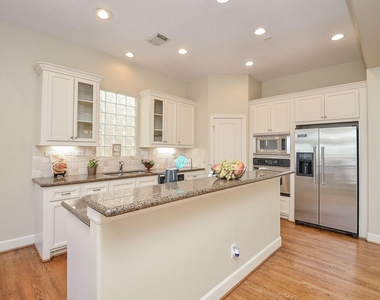 222 Knox Street - Photo Thumbnail 11