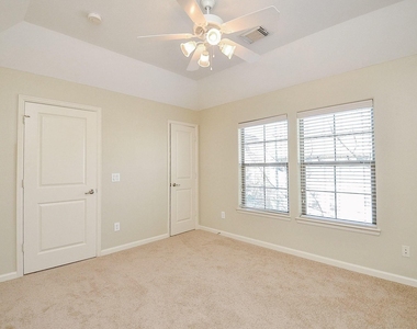 222 Knox Street - Photo Thumbnail 32