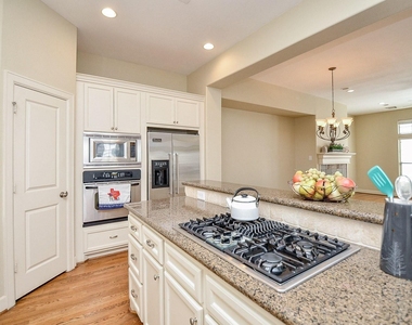 222 Knox Street - Photo Thumbnail 12