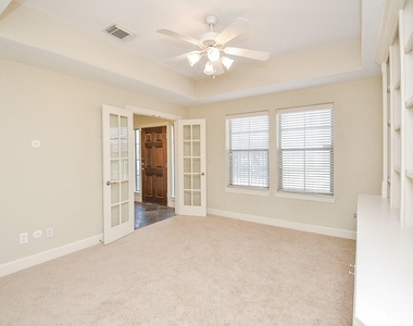 222 Knox Street - Photo Thumbnail 7