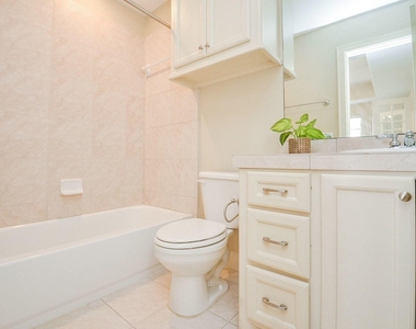 222 Knox Street - Photo Thumbnail 8