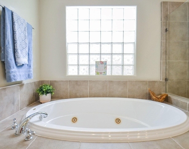 222 Knox Street - Photo Thumbnail 29