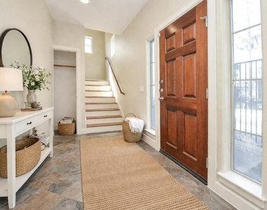 222 Knox Street - Photo Thumbnail 3