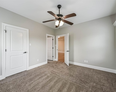 1317 Chantilly Lane - Photo Thumbnail 37