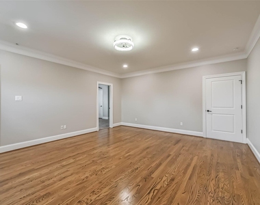 1317 Chantilly Lane - Photo Thumbnail 29