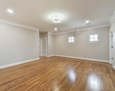 1317 Chantilly Lane - Photo Thumbnail 30