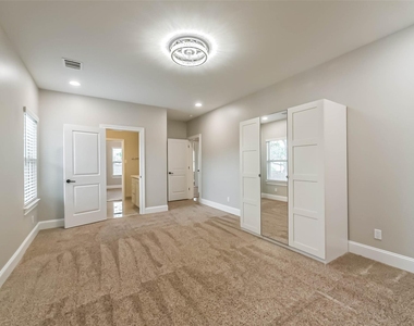 1317 Chantilly Lane - Photo Thumbnail 34