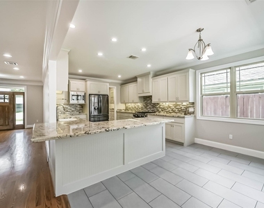 1317 Chantilly Lane - Photo Thumbnail 9