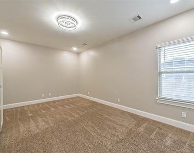 1317 Chantilly Lane - Photo Thumbnail 33