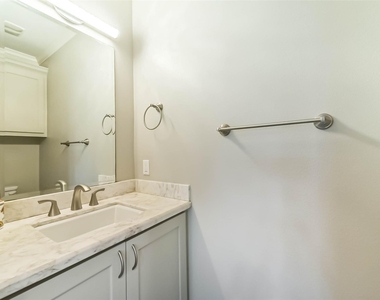1317 Chantilly Lane - Photo Thumbnail 27