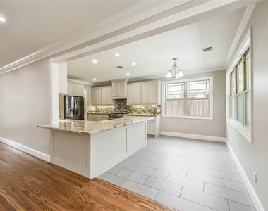 1317 Chantilly Lane - Photo Thumbnail 8