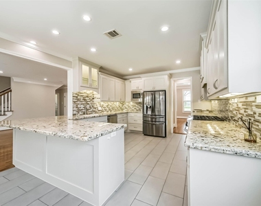 1317 Chantilly Lane - Photo Thumbnail 10