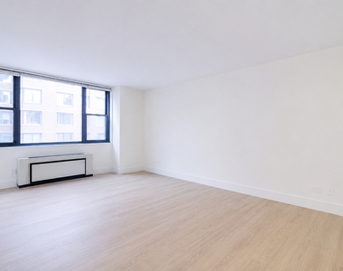 Second Avenue - Photo Thumbnail 1
