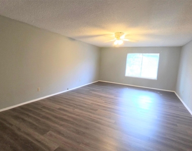 10526 Chapel Hill Drive - Photo Thumbnail 20