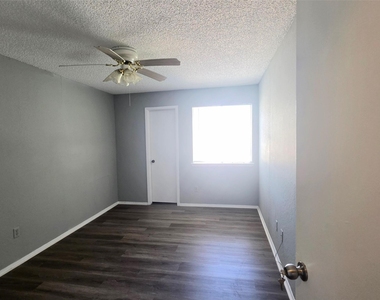 10526 Chapel Hill Drive - Photo Thumbnail 18