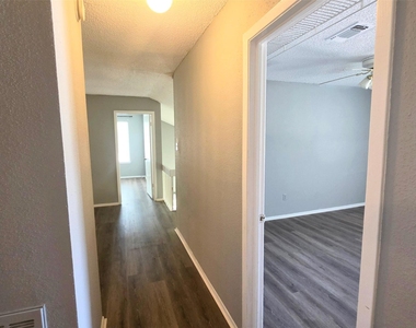 10526 Chapel Hill Drive - Photo Thumbnail 15