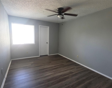 10526 Chapel Hill Drive - Photo Thumbnail 19